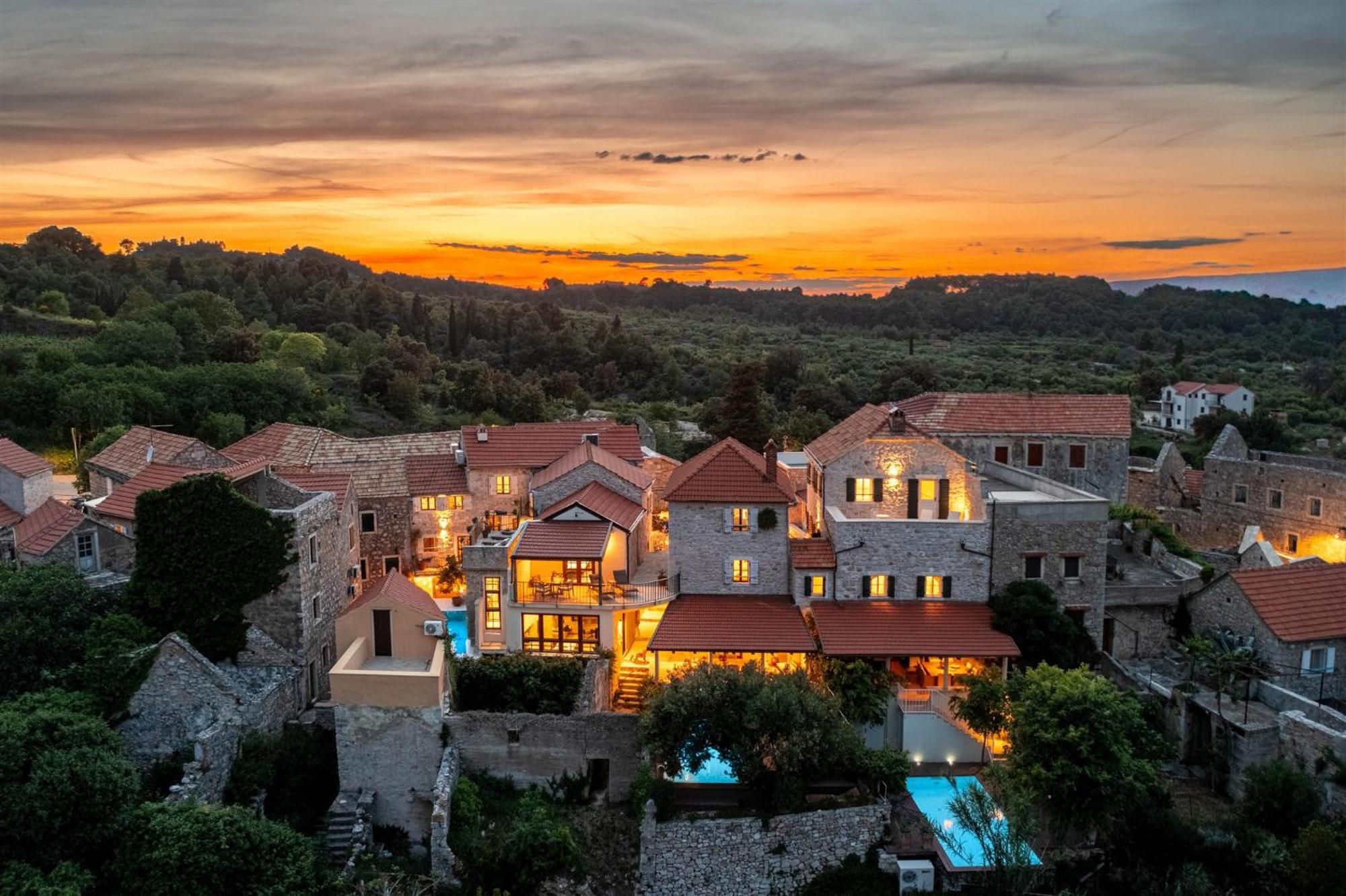 Dvor Pitve Villas Jelsa  Exterior photo